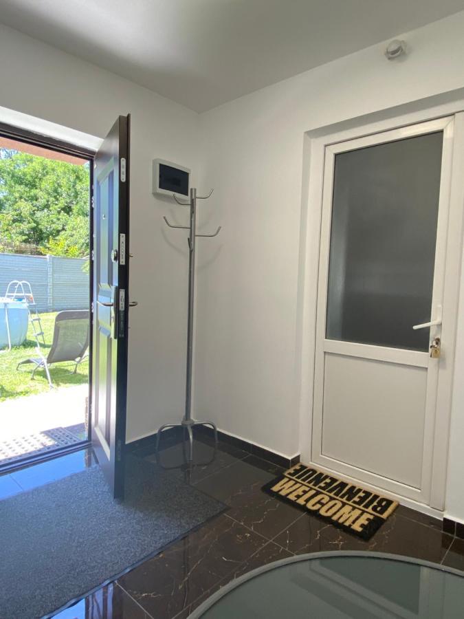 Amazing 1 Bed Flat Apartment Craiova Luaran gambar