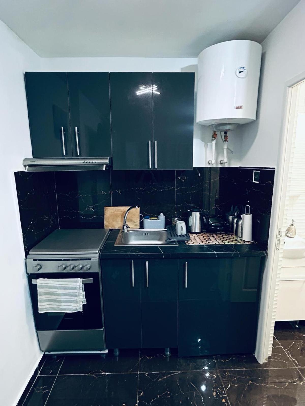 Amazing 1 Bed Flat Apartment Craiova Luaran gambar