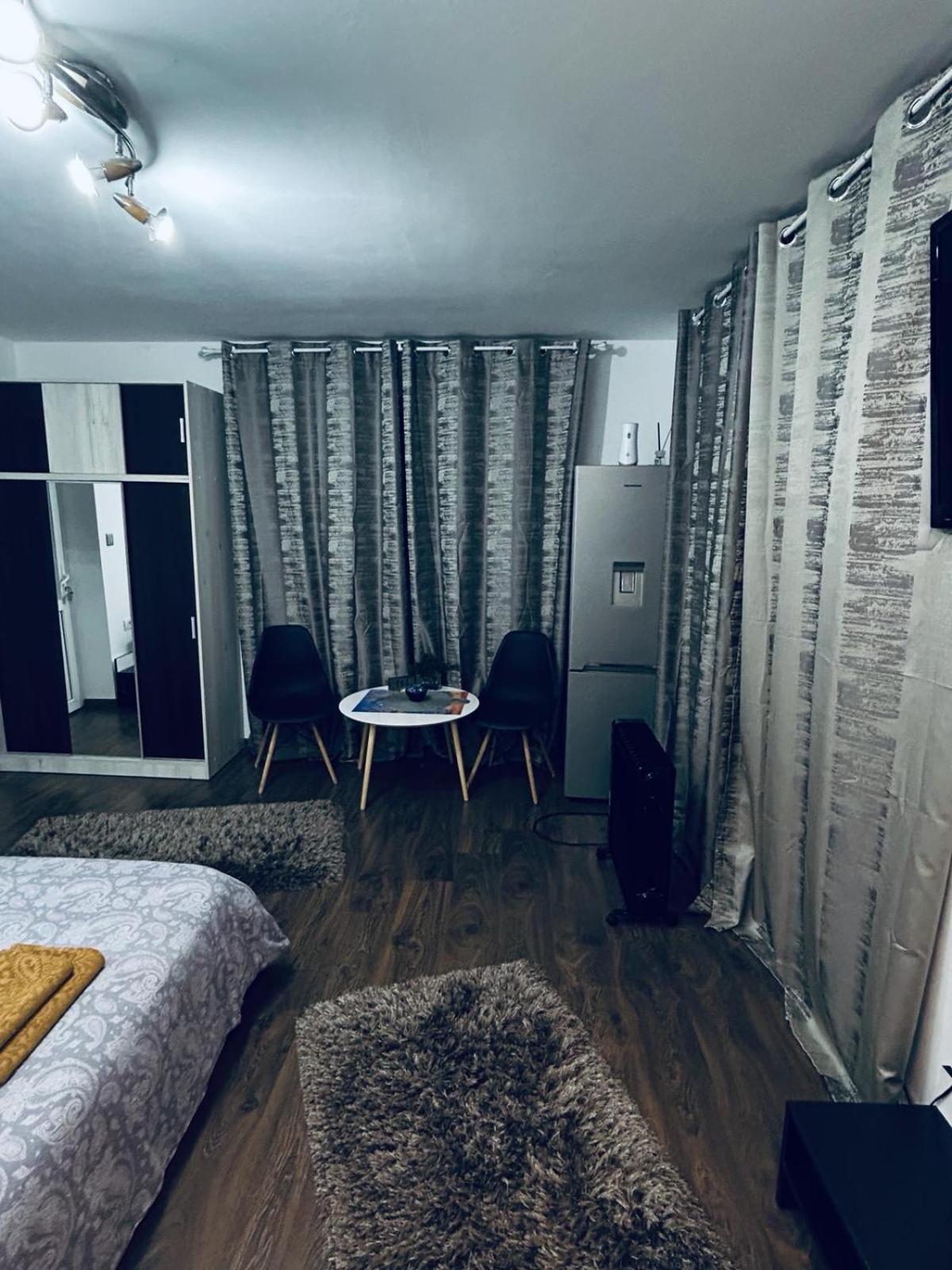 Amazing 1 Bed Flat Apartment Craiova Luaran gambar